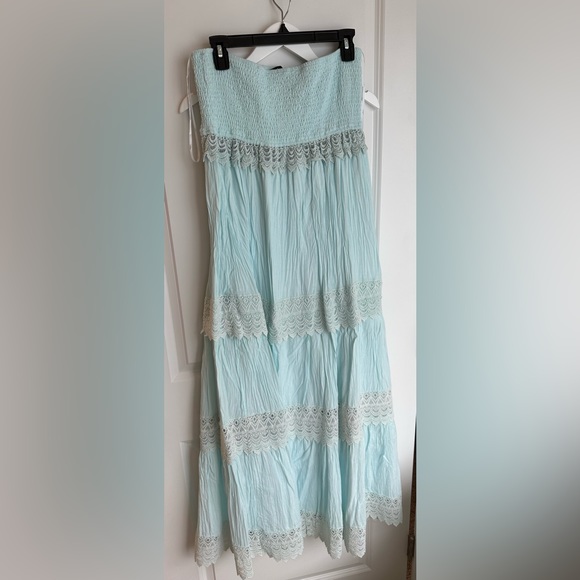 Lulus Dresses & Skirts - Lulus strapless maxi dress, size XL, light blue